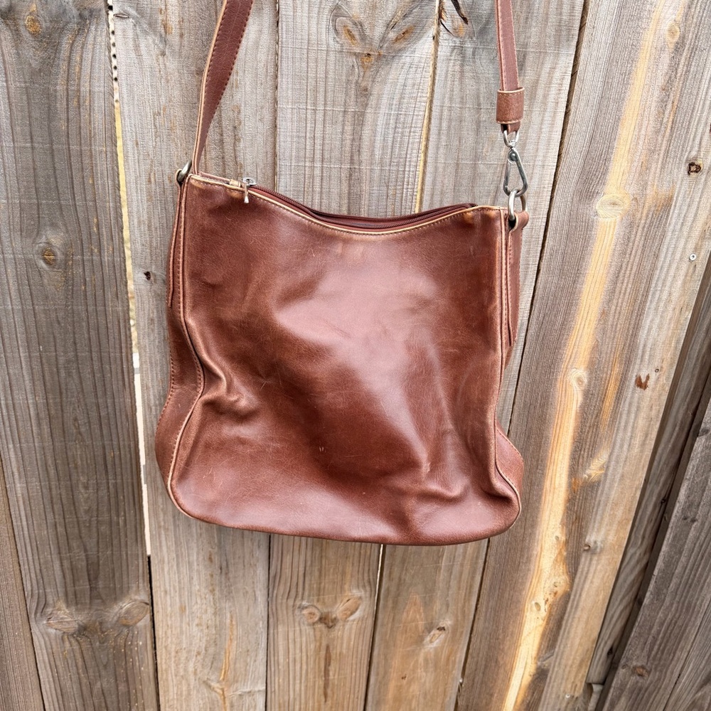 Matt & Nat Vegan Leather Handbag Large in Cruelty Free Leather - Picture 16 of 16